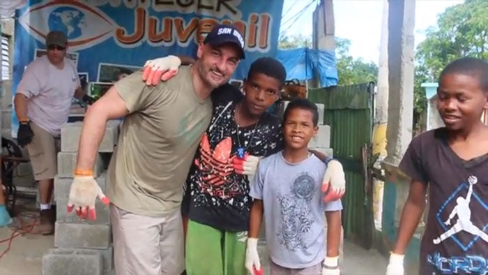 Volunteers Helping Children Of The Dominican Republic